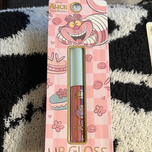 Disney Alice in Wonderland Lip Gloss and Balm Trio - Picture 3 of 5